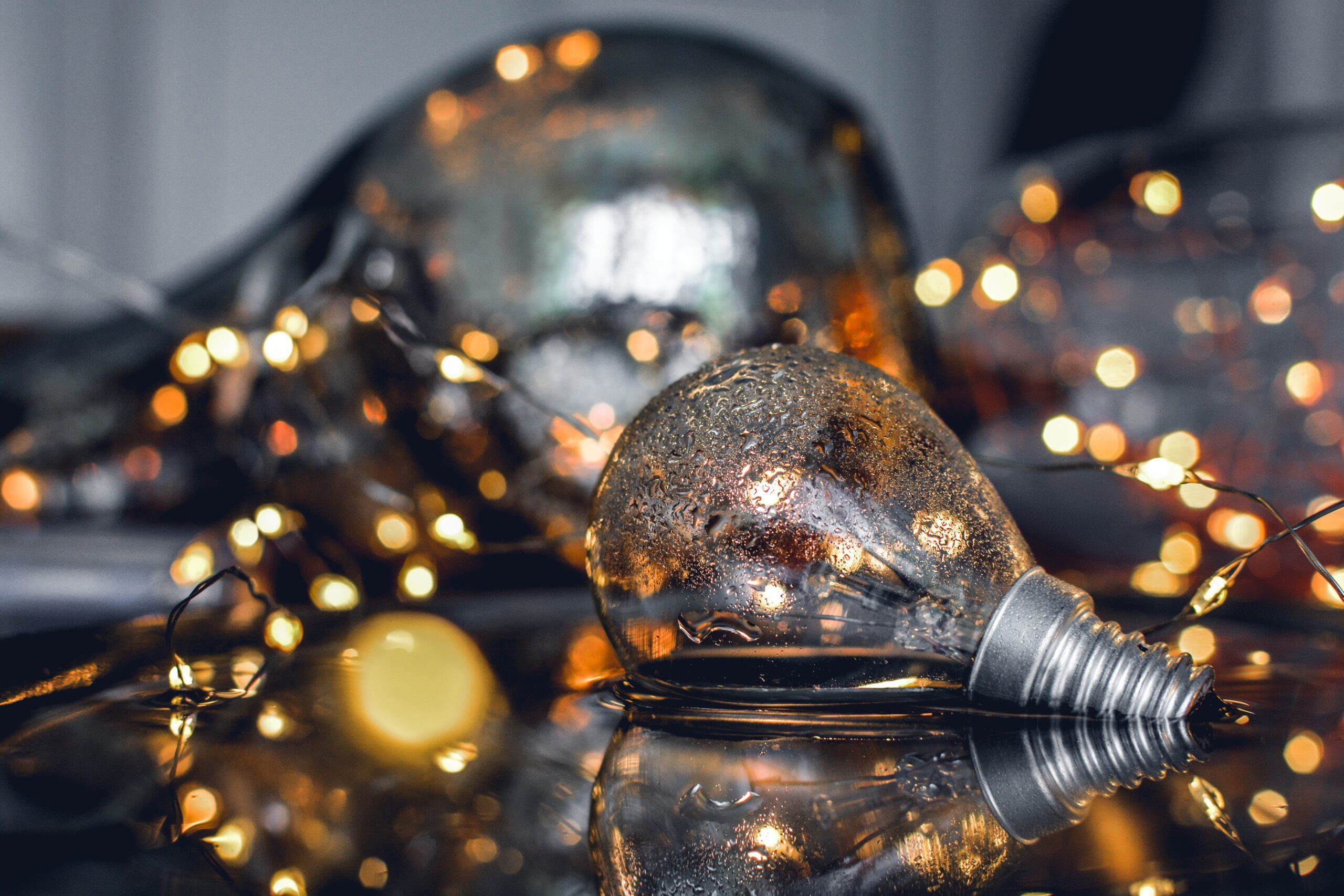 luces-bombilla-habitos-sostenibles-diarios-hogar-casa-luz-sostenibilidad